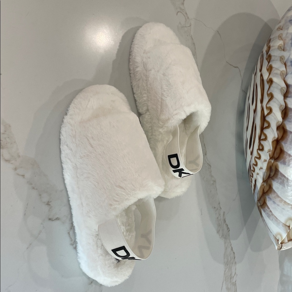 DKNY slippers - Picture 6 of 10